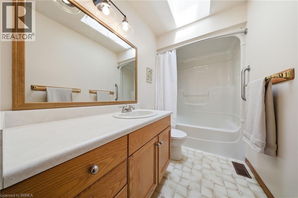 10 RIVA Ridge, Brantford, Ontario, N3P1R9 — Photo 48
