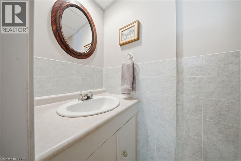 10 RIVA Ridge, Brantford, Ontario, N3P1R9 — Photo 41