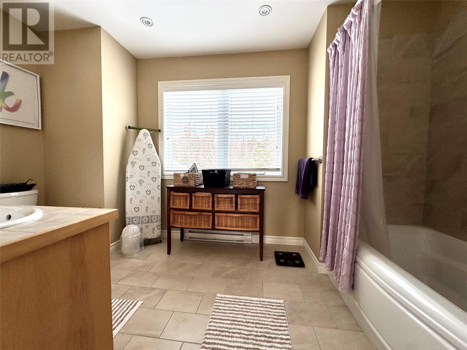 9 Brook Close - 25