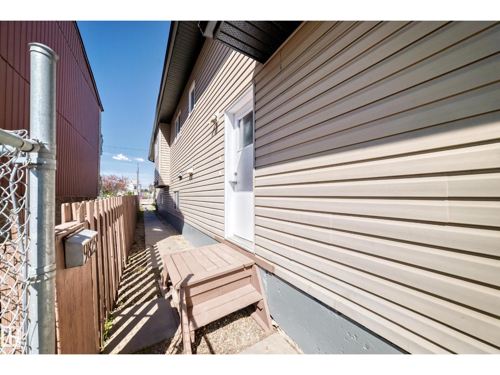 9825 156 ST NW - 60
