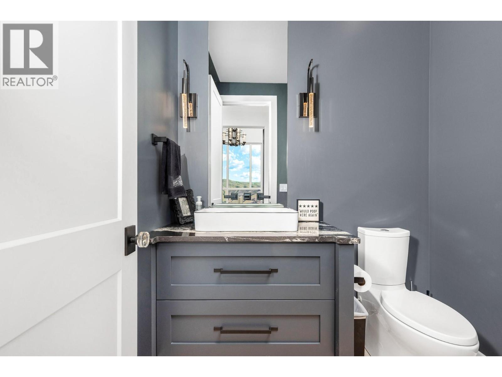  112 Sunset Boulevard, Vernon