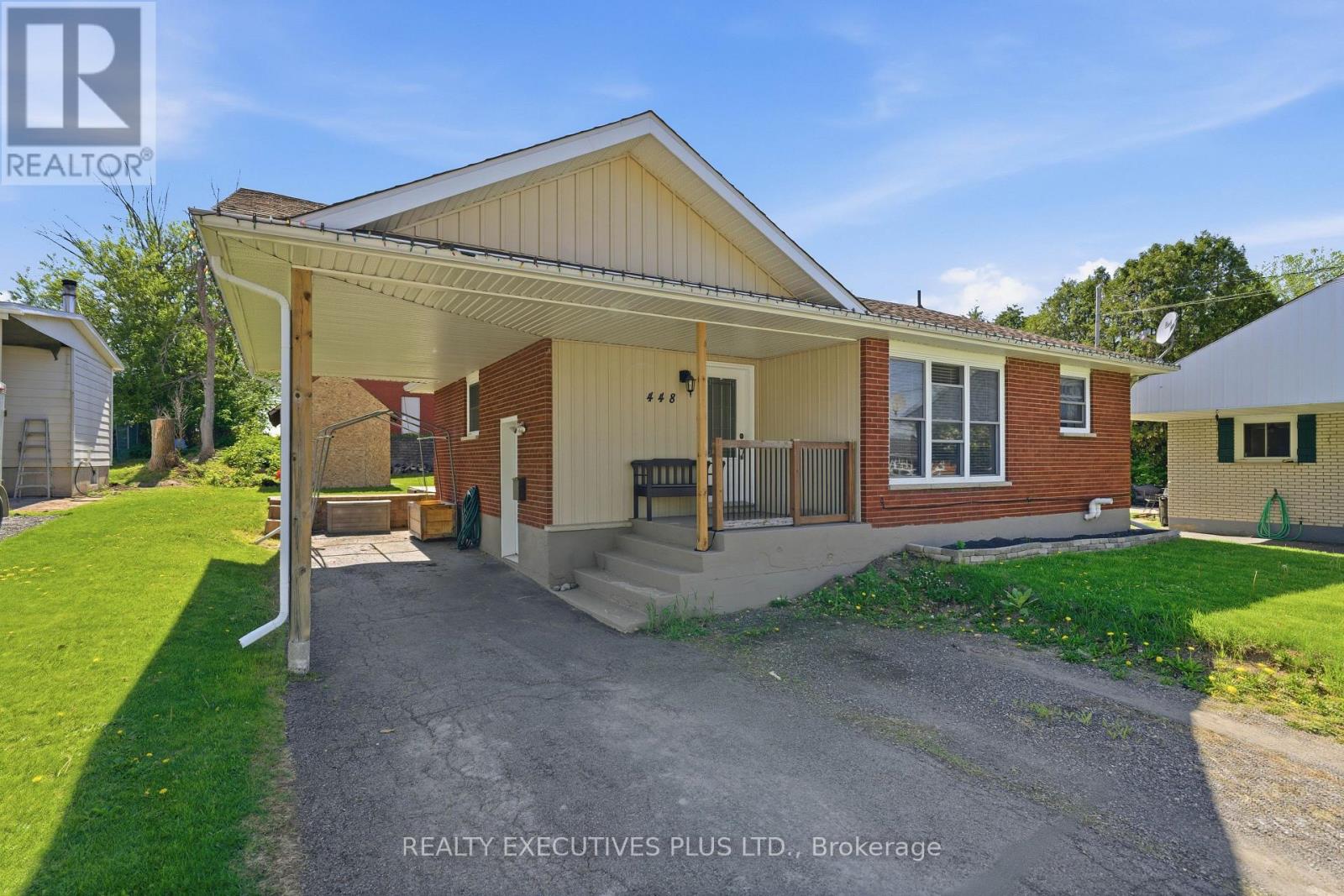 448 DOMINION STREET S - Image 2