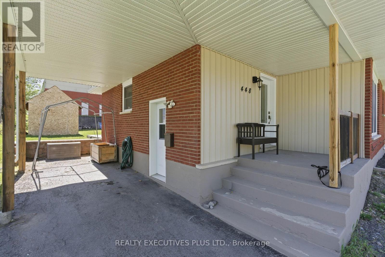 448 DOMINION STREET S - Image 3