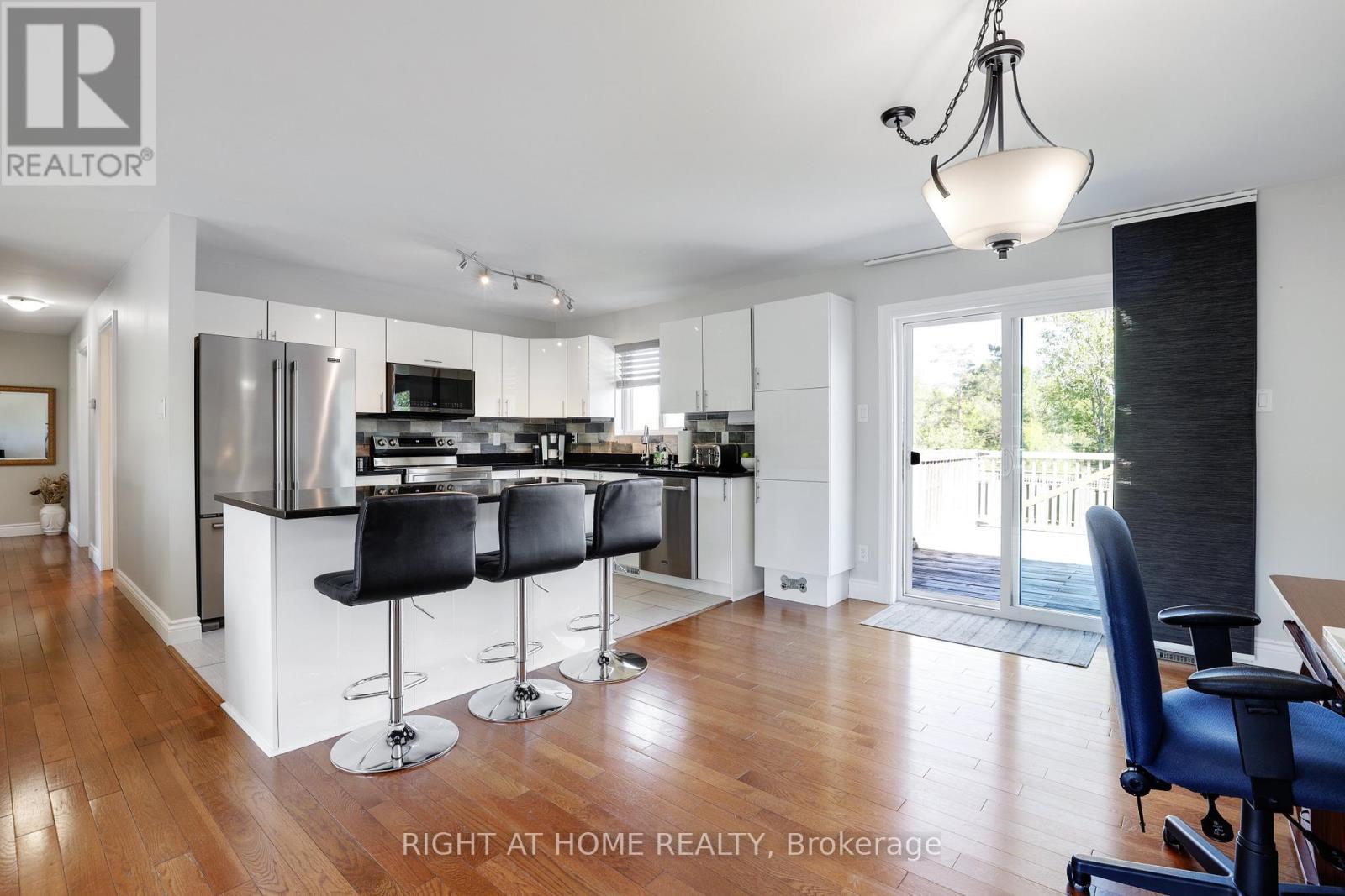 8344 VICTORIA STREET - 10