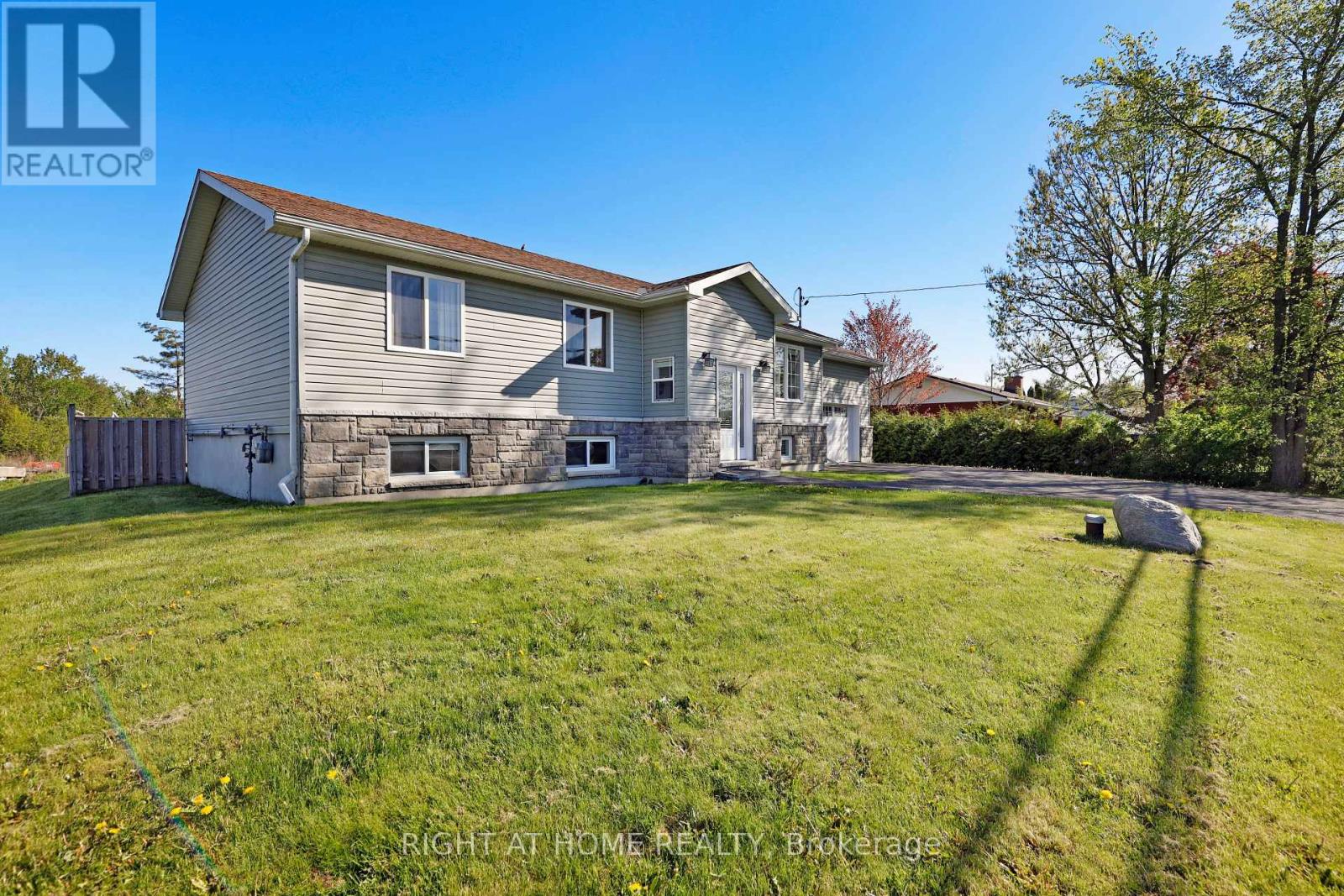 8344 VICTORIA STREET - 2
