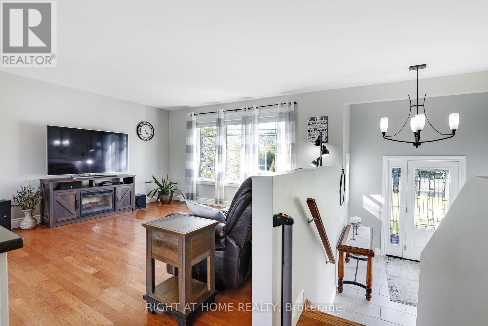 8344 VICTORIA STREET - 7