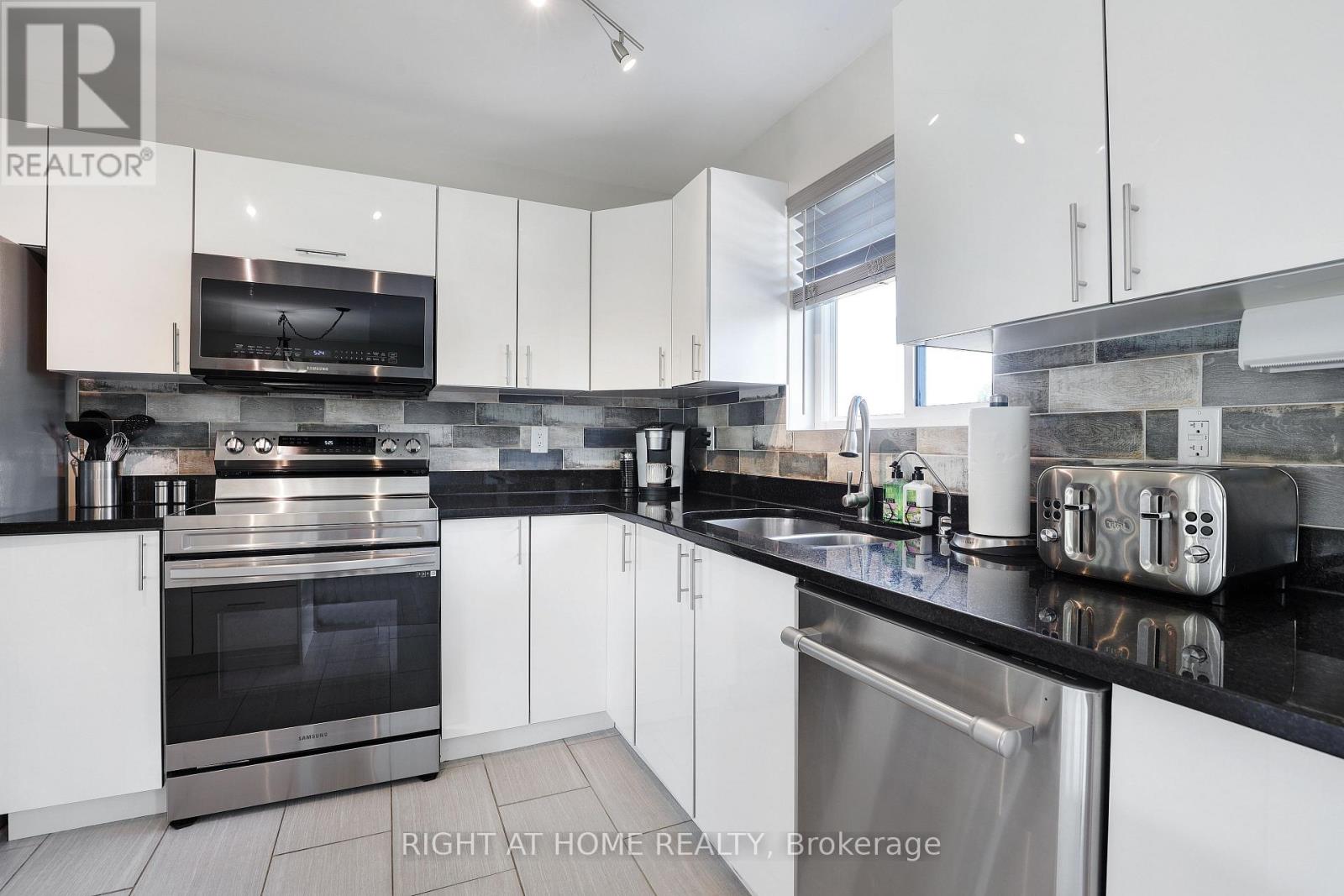 8344 VICTORIA STREET - 9