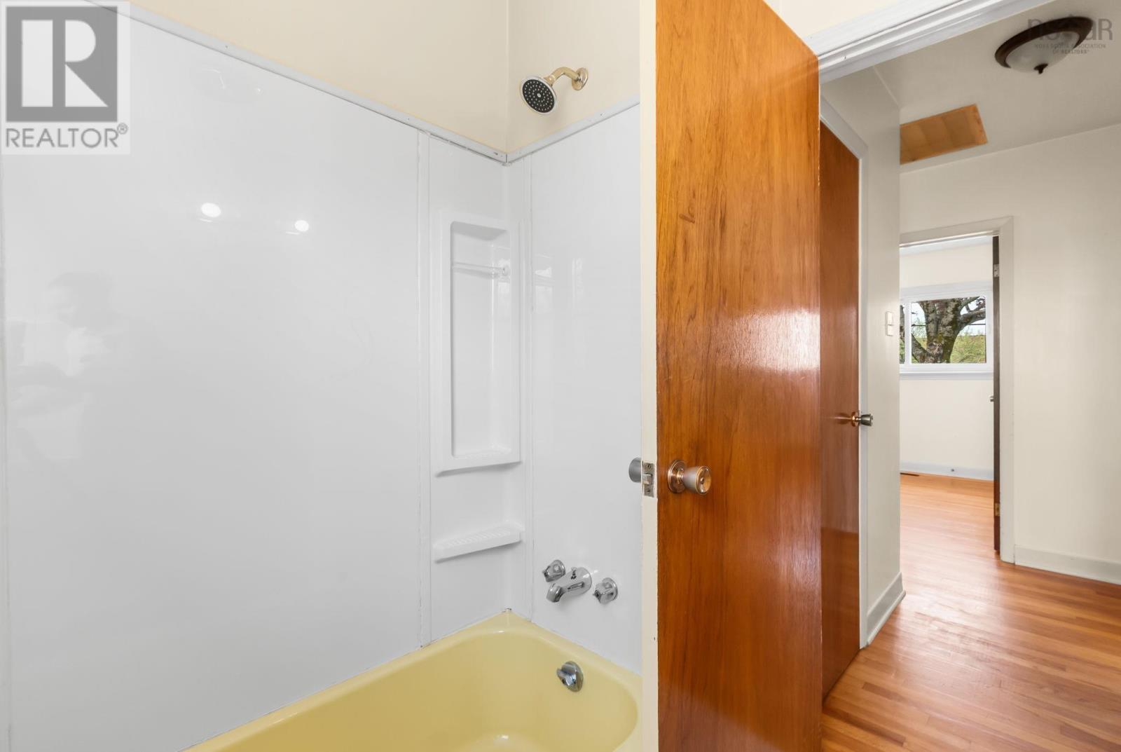 92 Joffre Street - 21