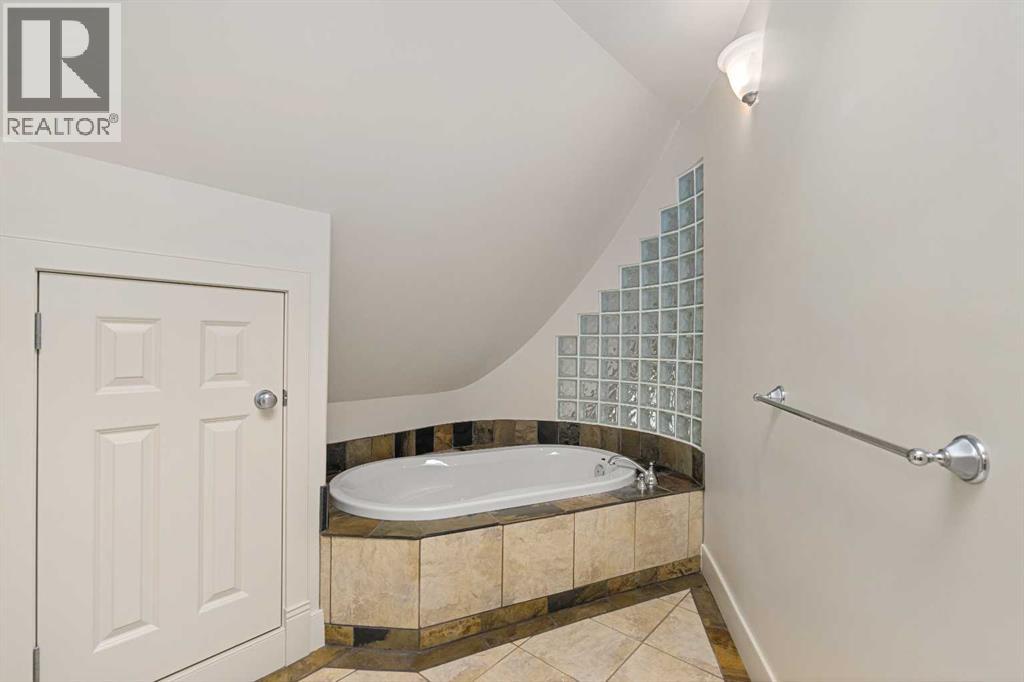 720 4 Street NW - 26