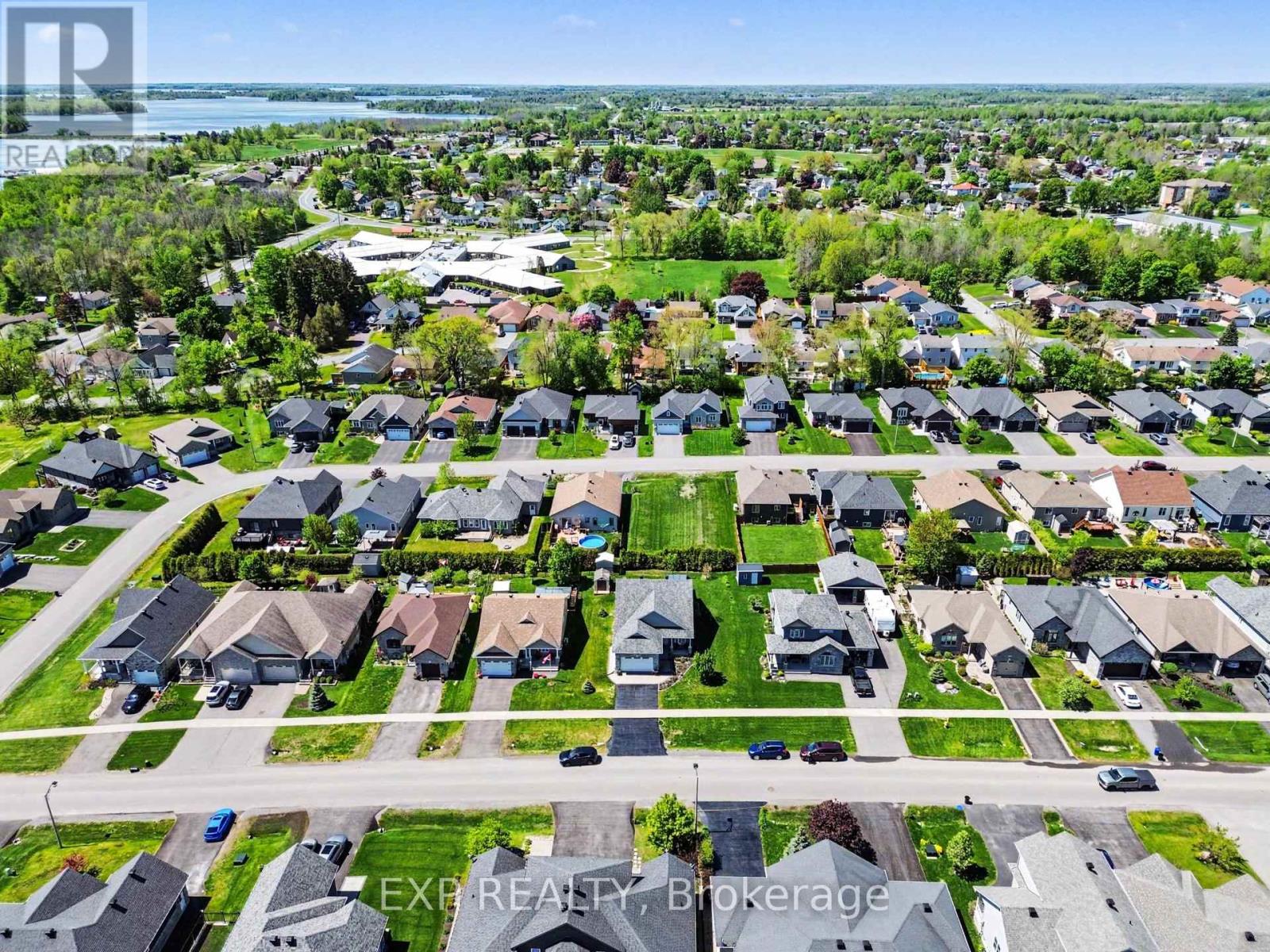 28 JIM BROWNELL BOULEVARD - 33