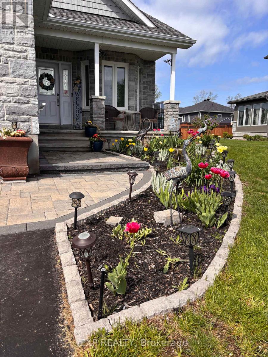 28 JIM BROWNELL BOULEVARD - 4