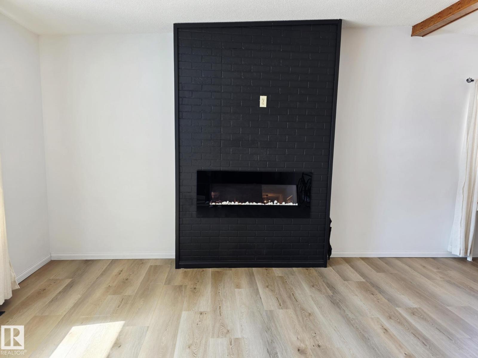 5204 43 AV — photo 8