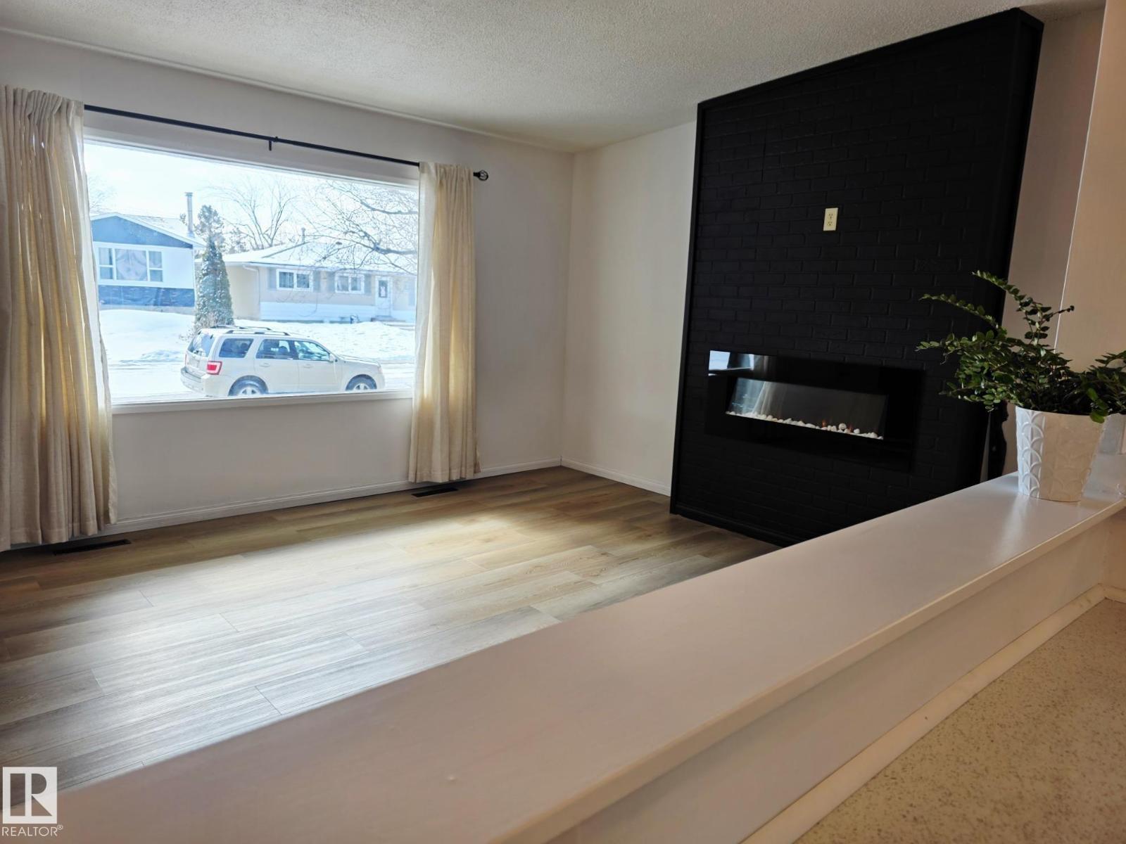 5204 43 AV — photo 15