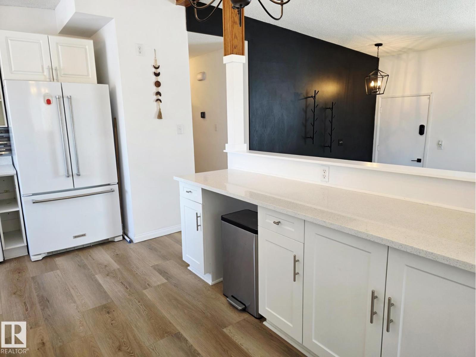 5204 43 AV — photo 13