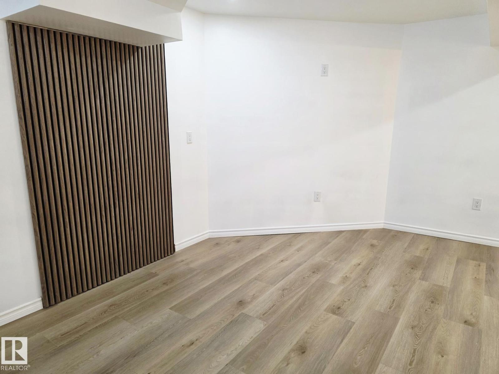 5204 43 AV — photo 33