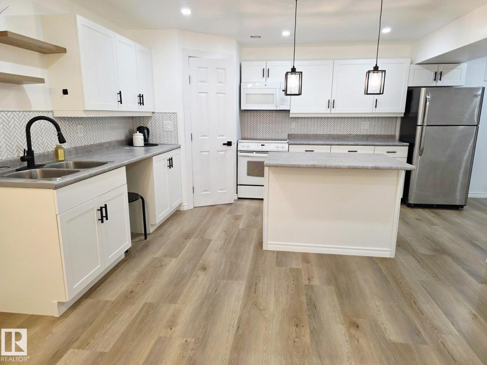 5204 43 AV — photo 41