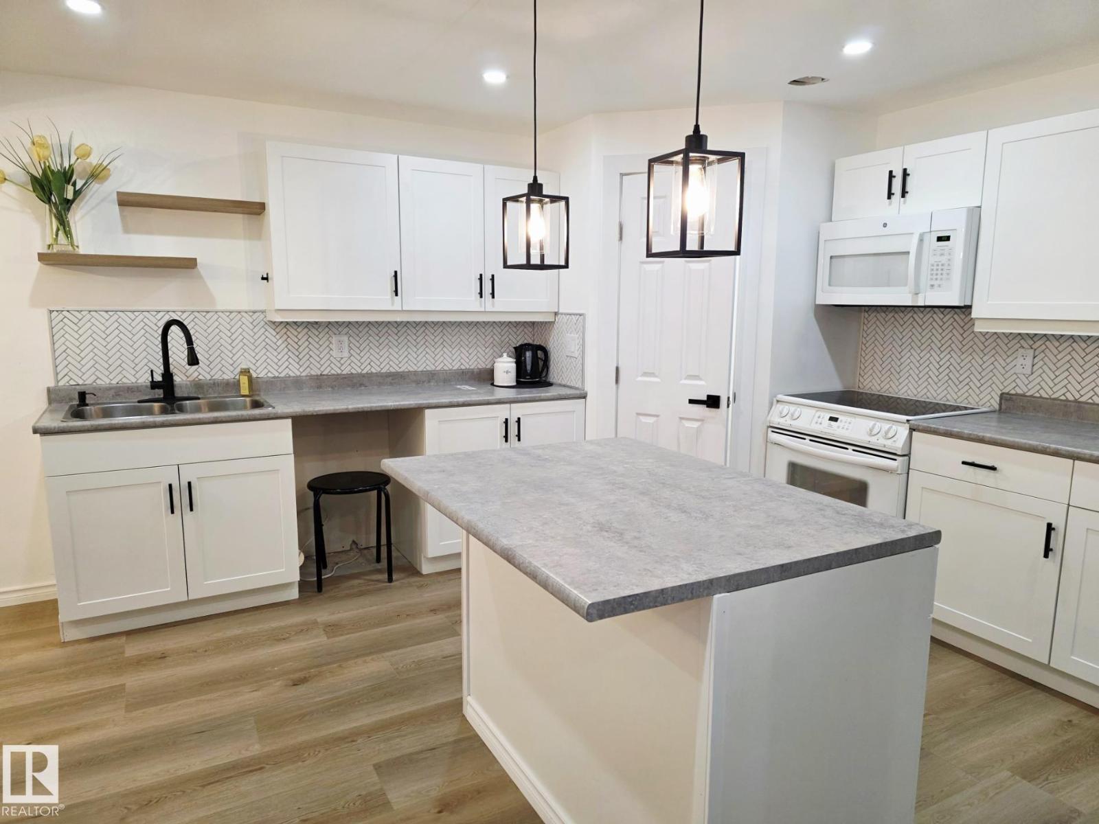 5204 43 AV — photo 39