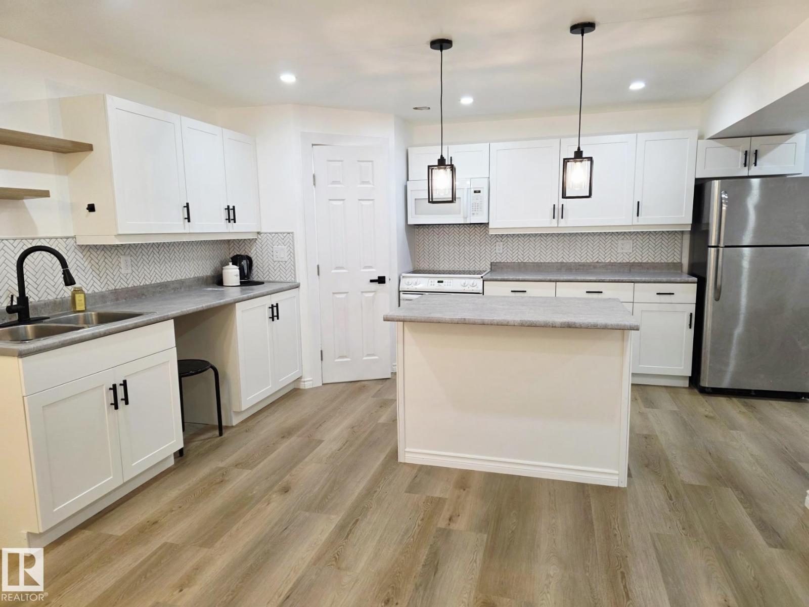 5204 43 AV — photo 42