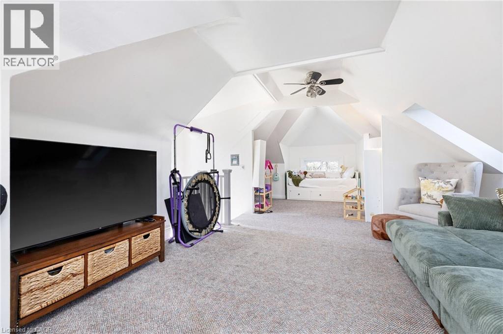 123 HILLCREST Avenue - 32