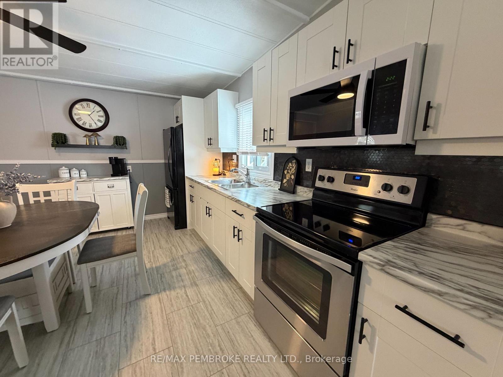 103 PINEHURST ESTATES - 10