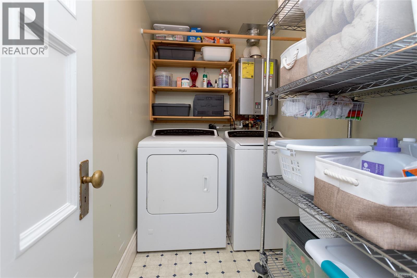 758 Newbury St - 25