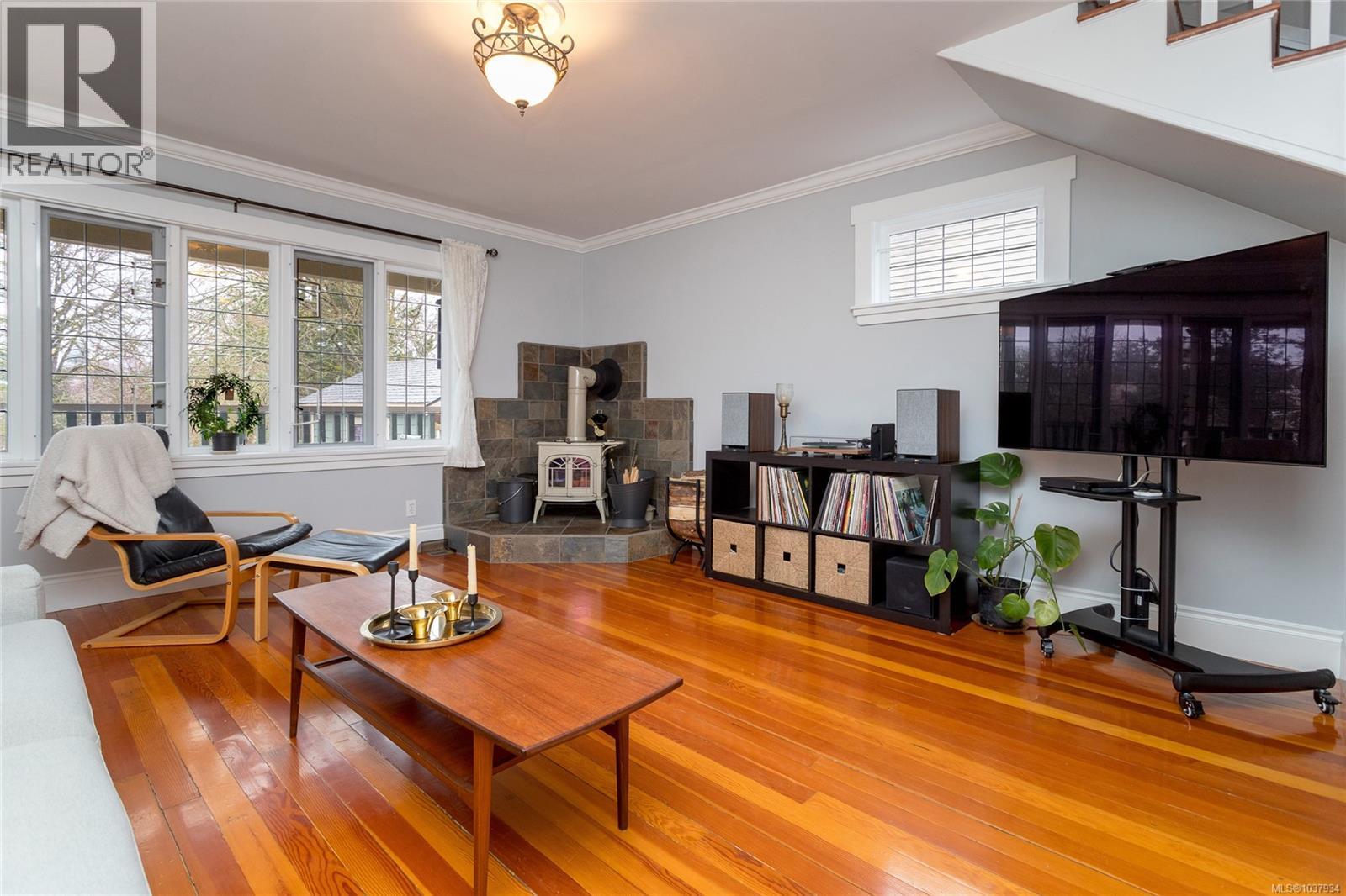 758 Newbury St - 6