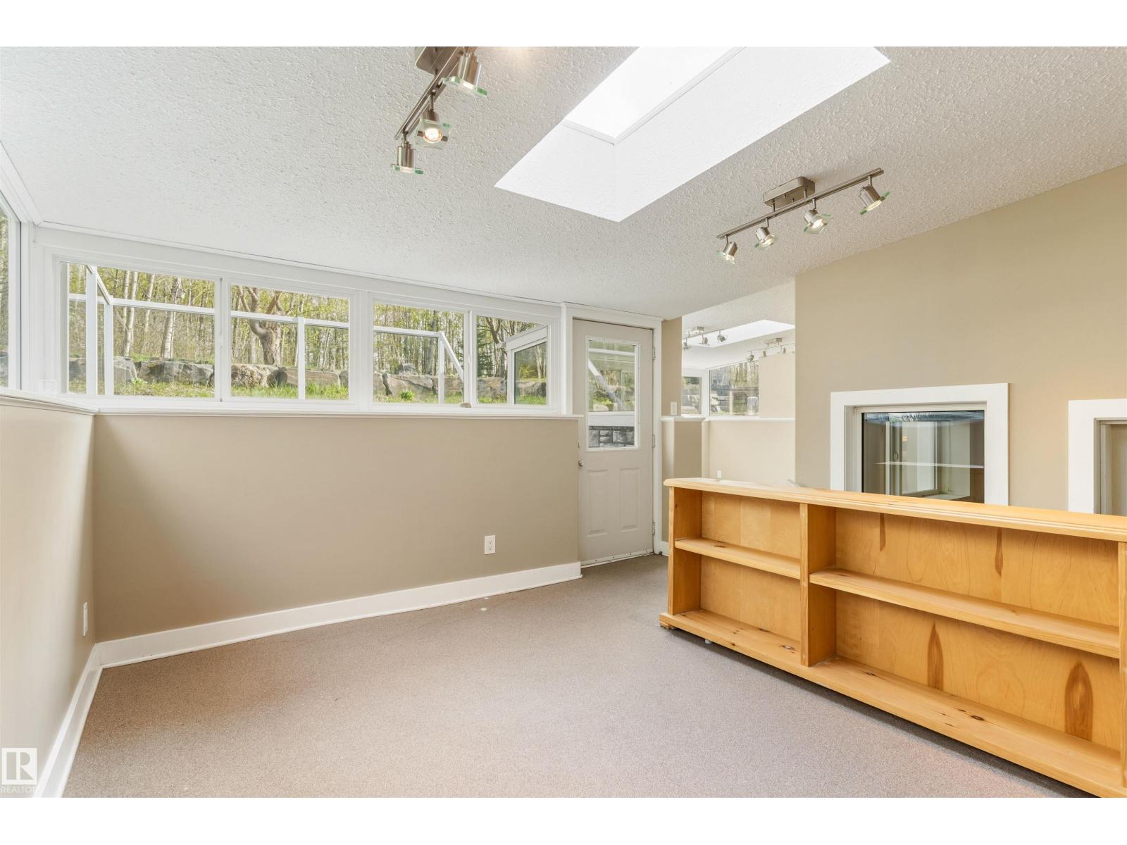#25 52147 RGE ROAD 231 - 16