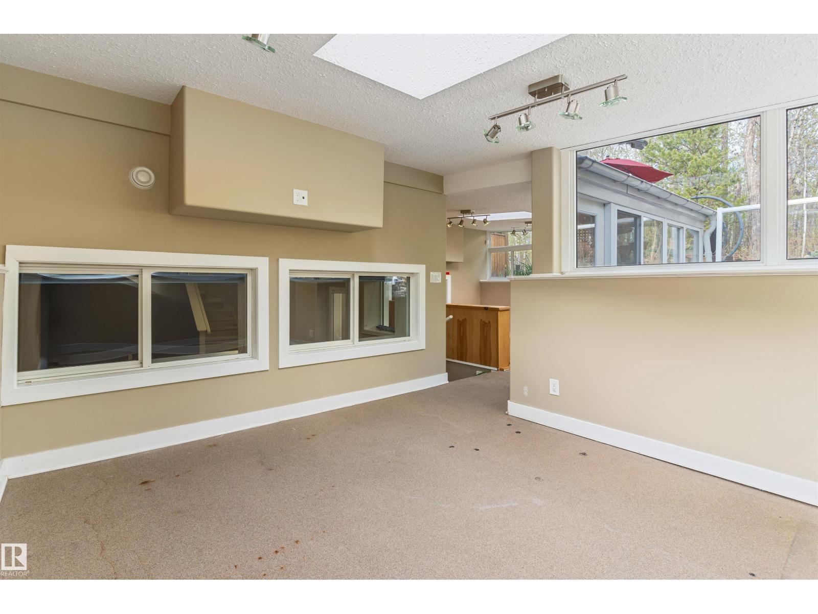 #25 52147 RGE ROAD 231 - 17