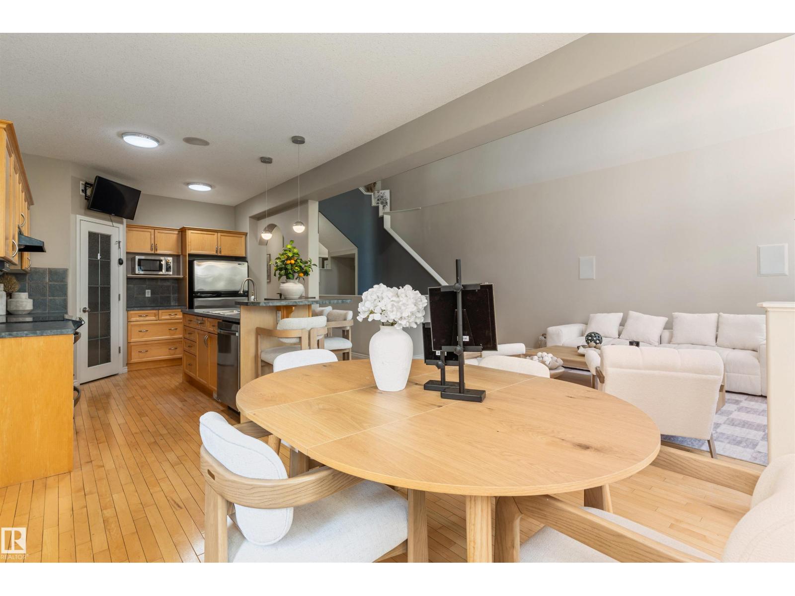 #25 52147 RGE ROAD 231 - 48