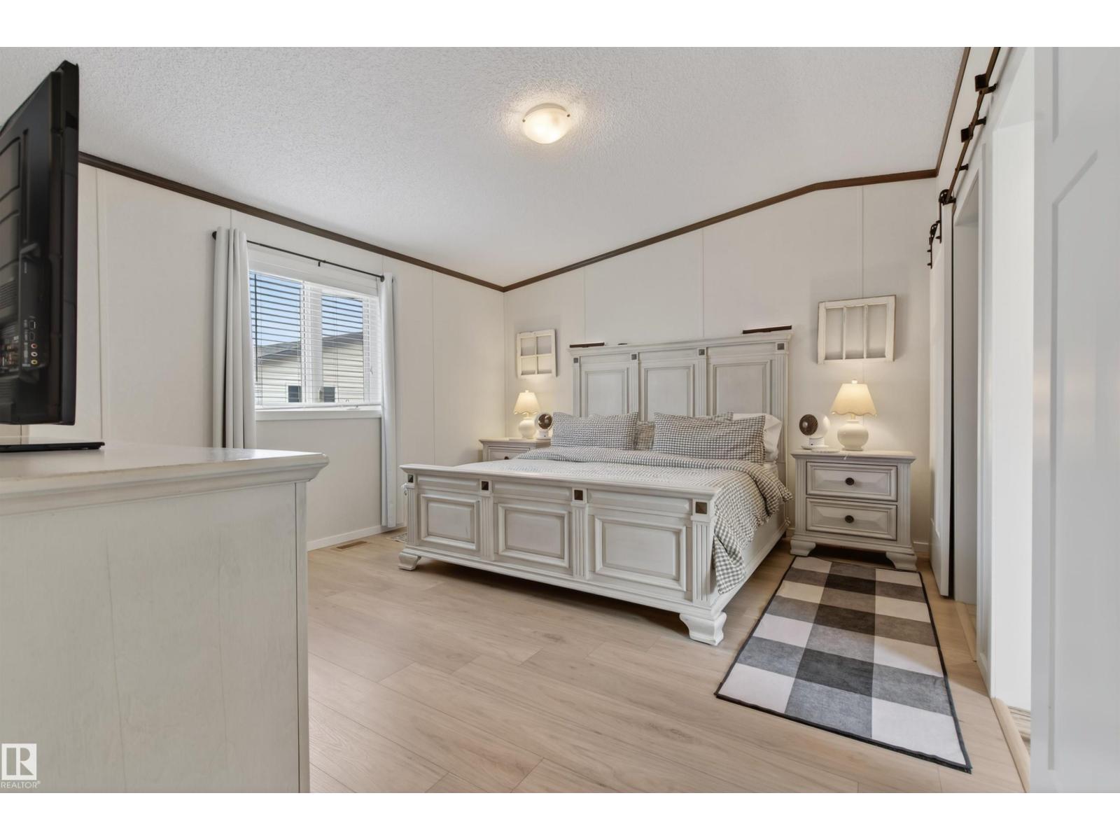 4819 52 ST - 13