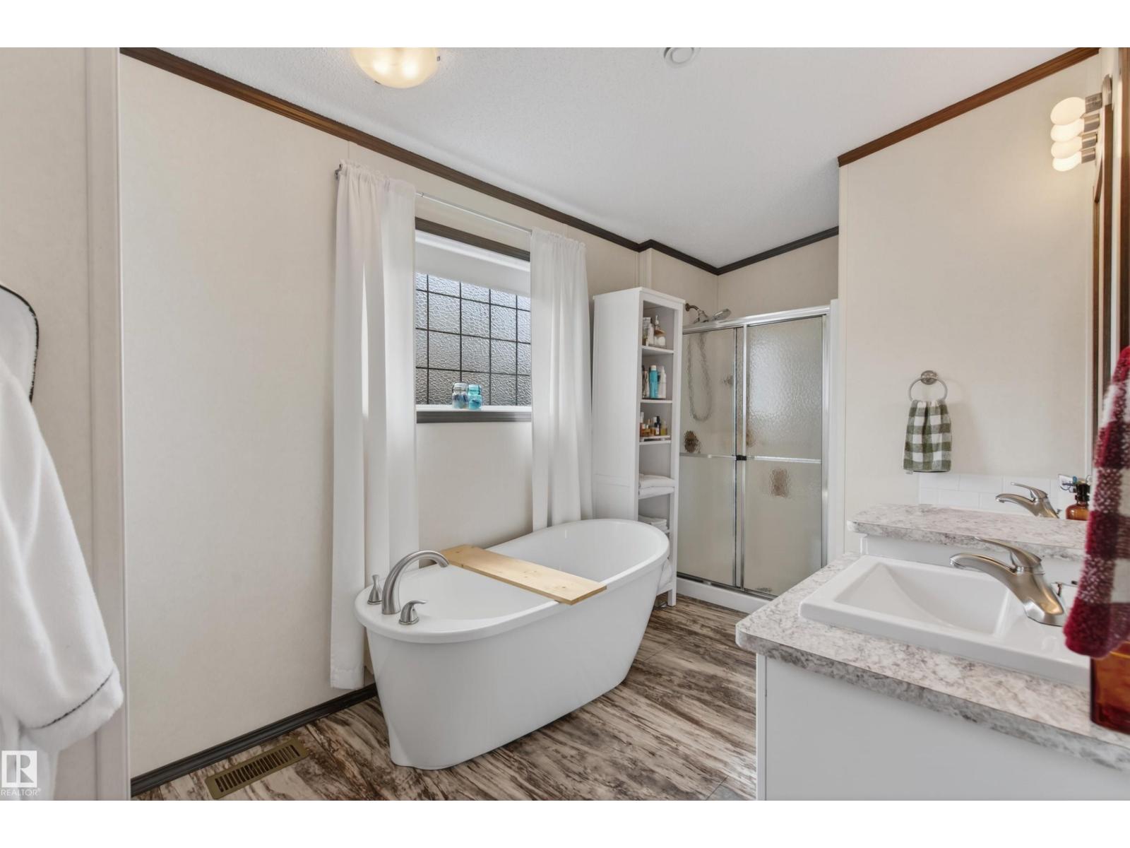 4819 52 ST - 16