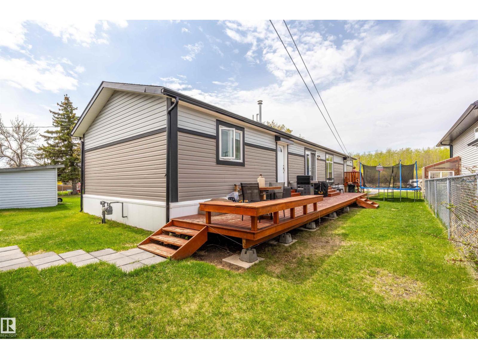 4819 52 ST - 25