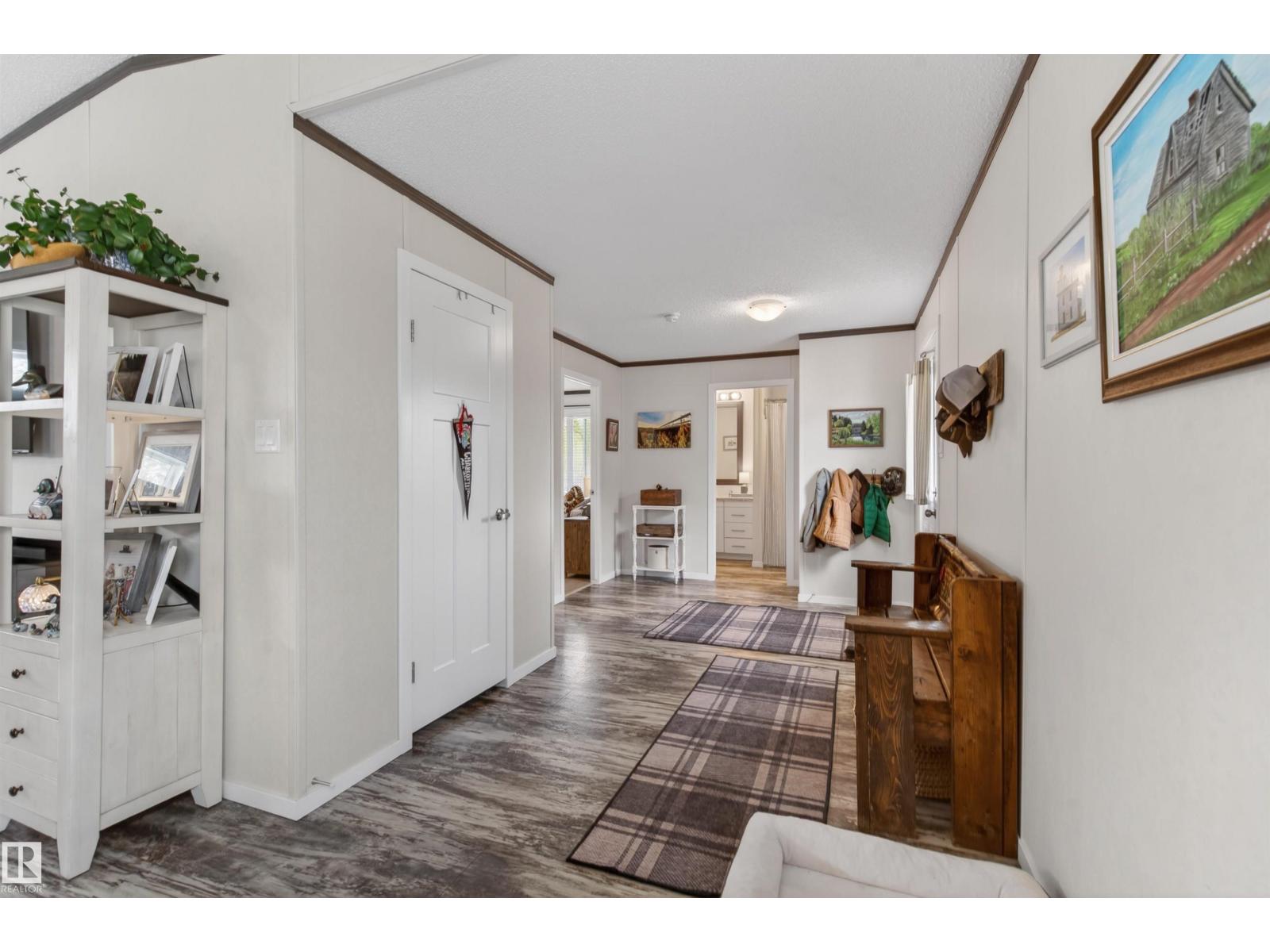 4819 52 ST - 8
