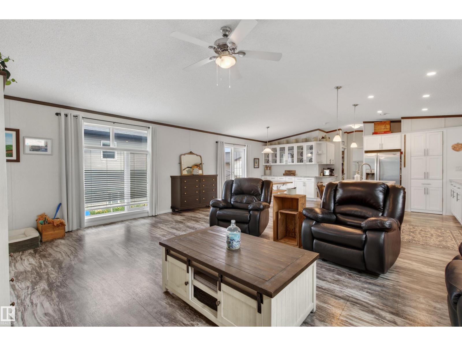 4819 52 ST - 9