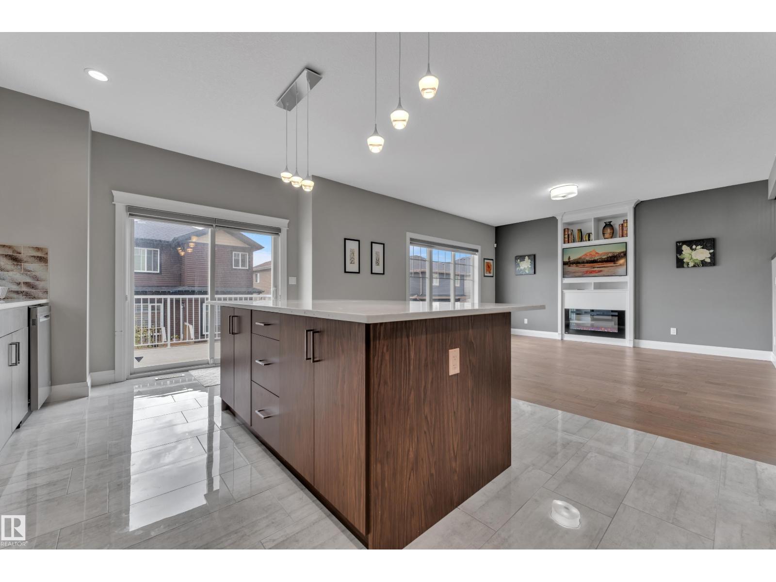 4902 38 ST - 19