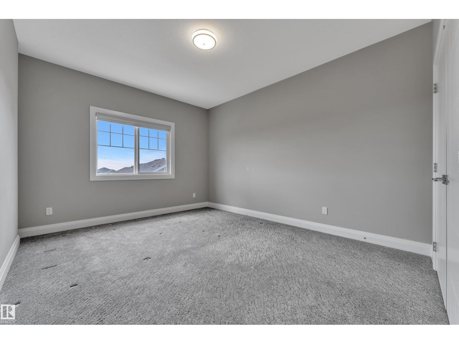 4902 38 ST - 27