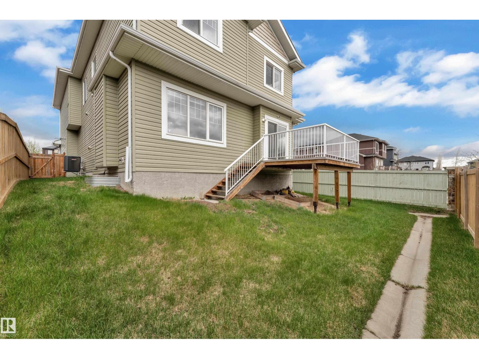 4902 38 ST - 40