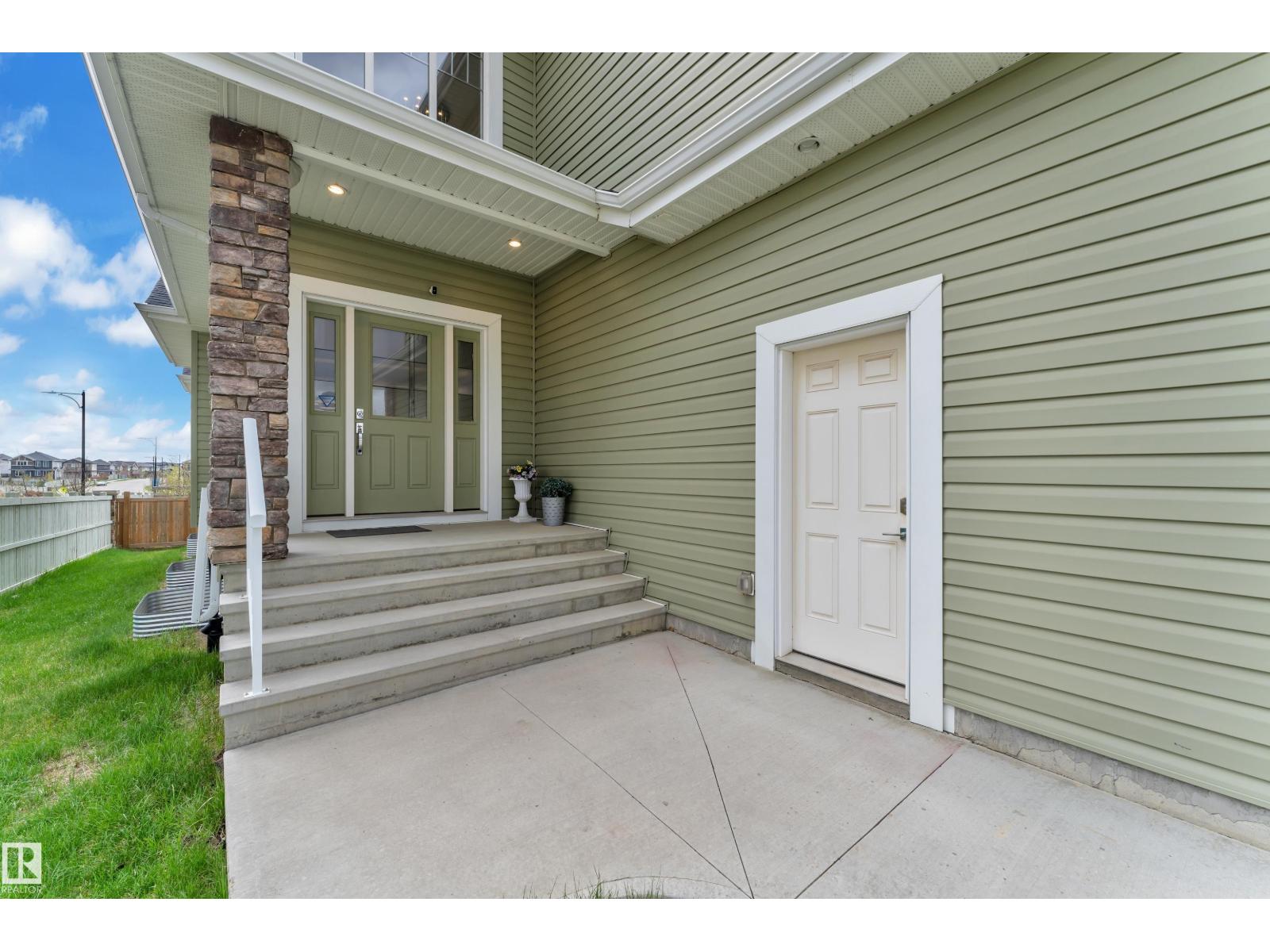 4902 38 ST - 6