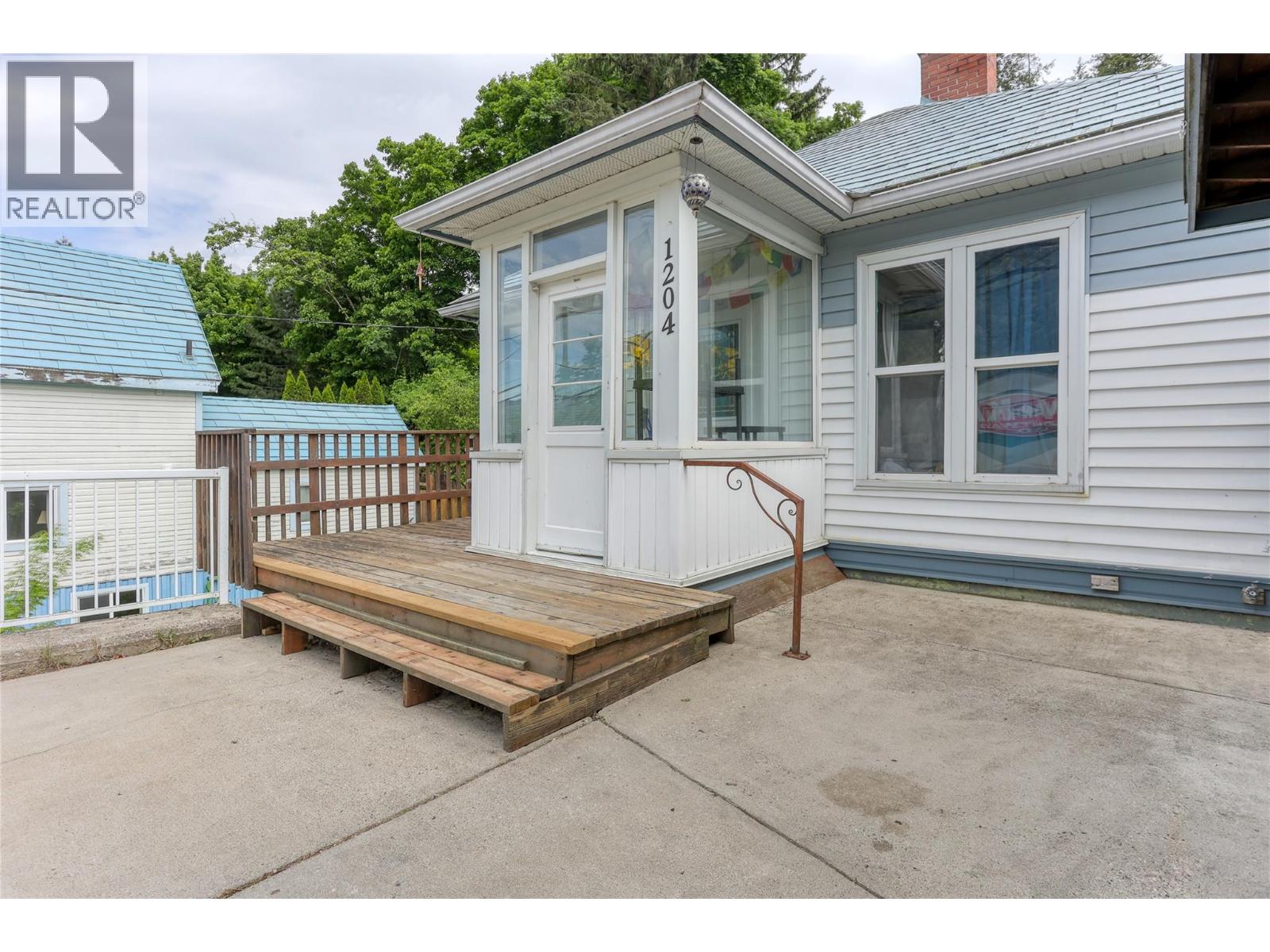 1204 FRONT Street - Image 3