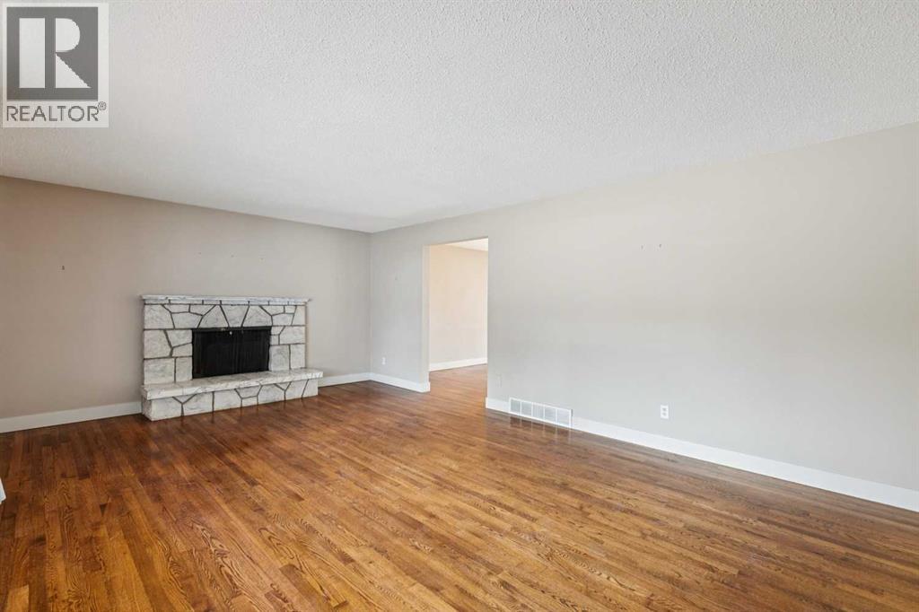 1207 Baldwin Crescent SW - photo 4