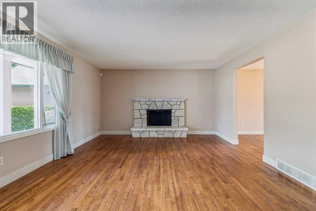 1207 Baldwin Crescent SW - photo 3