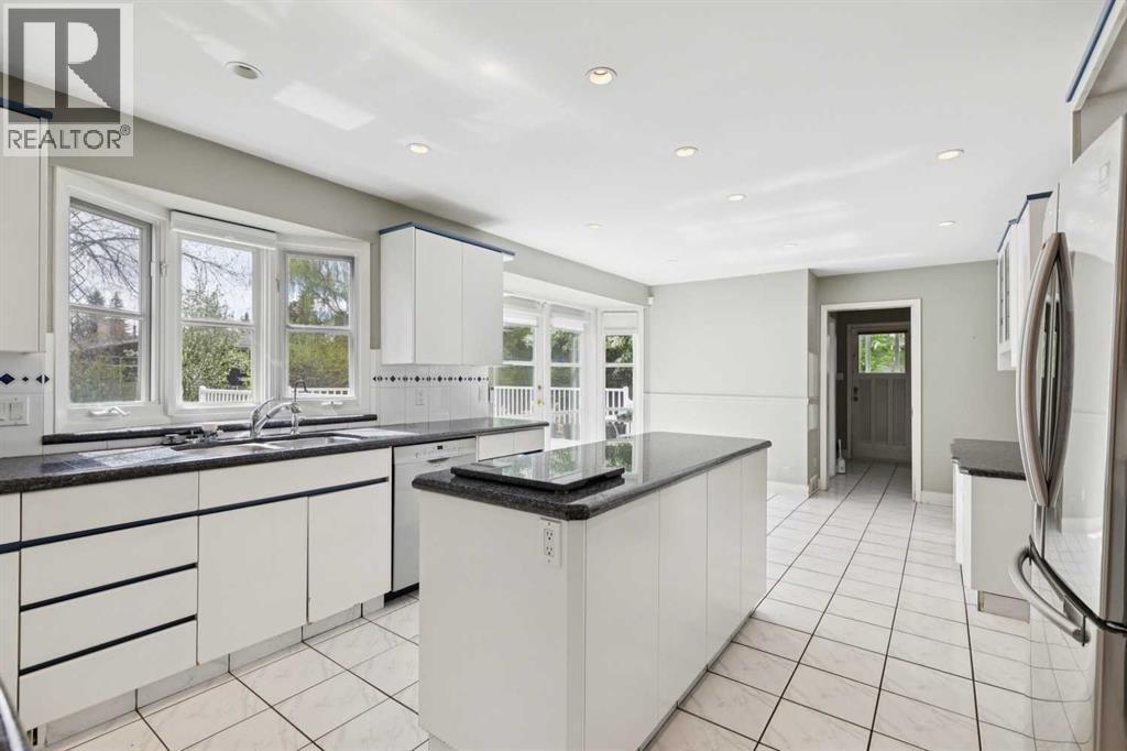 1207 Baldwin Crescent SW — photo 10