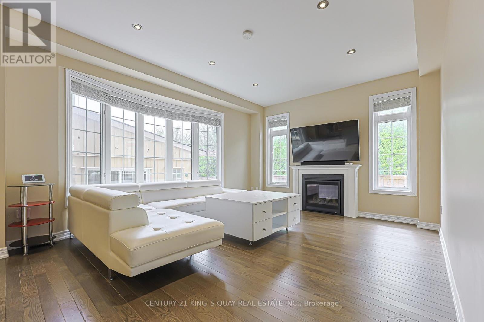 1 BLOOM STREET - 6