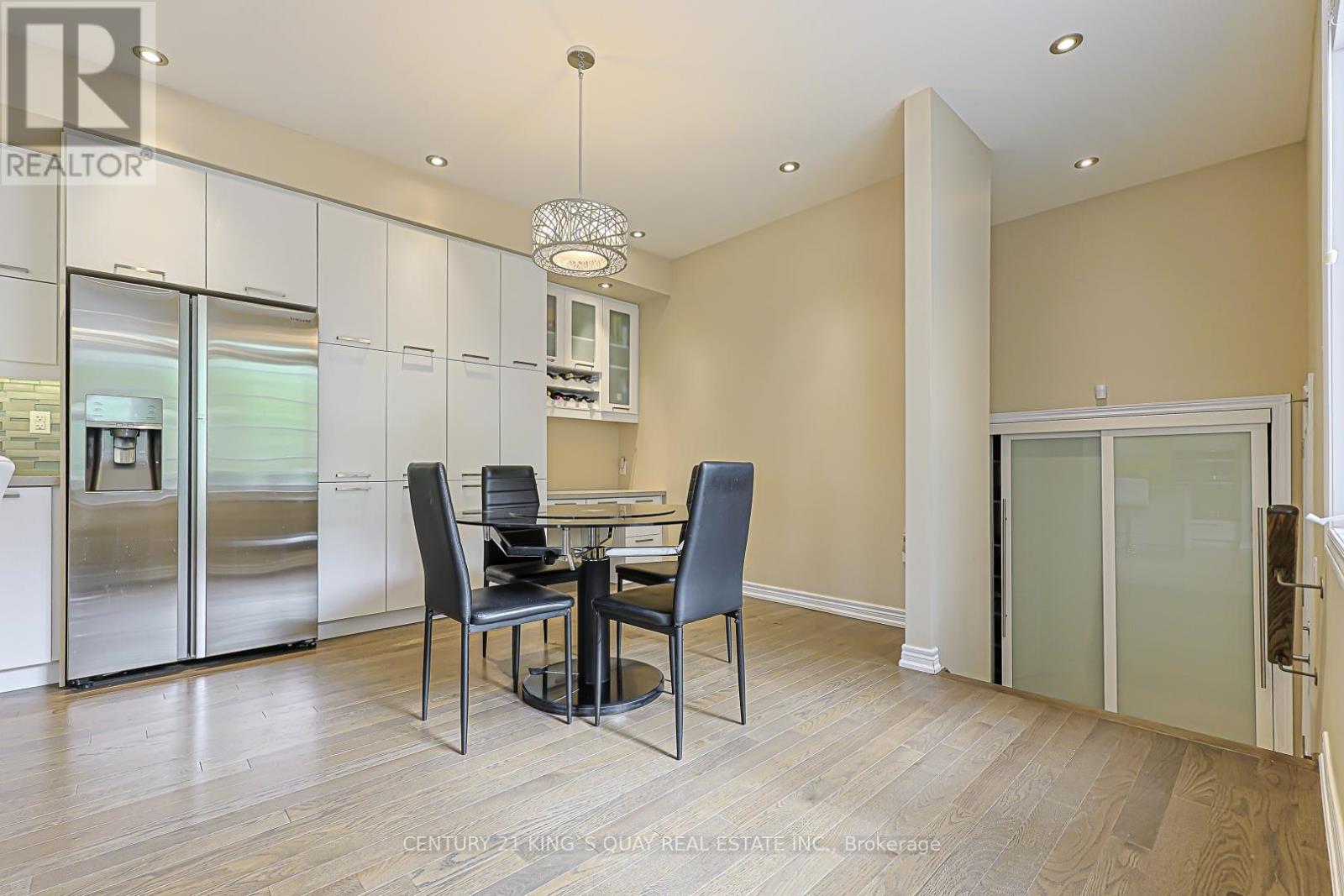 1 BLOOM STREET - 8