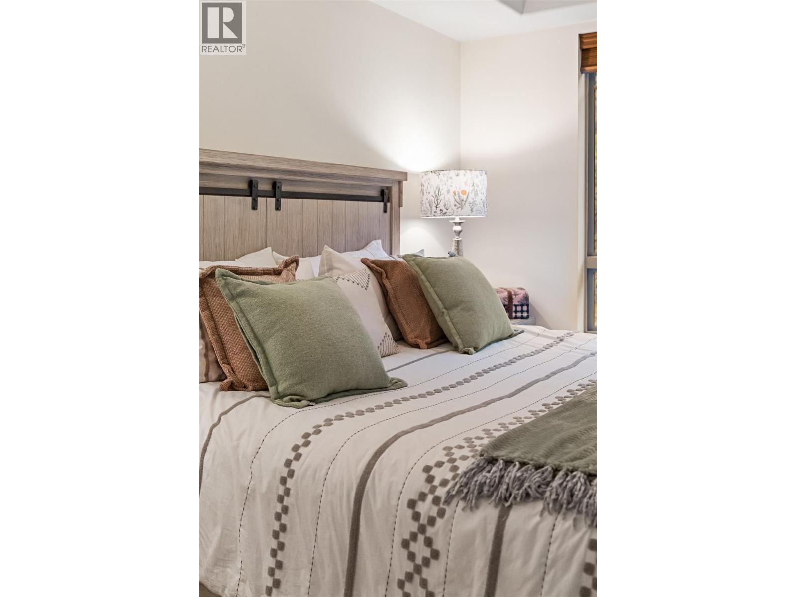 #206 2780 Auburn Road - 18