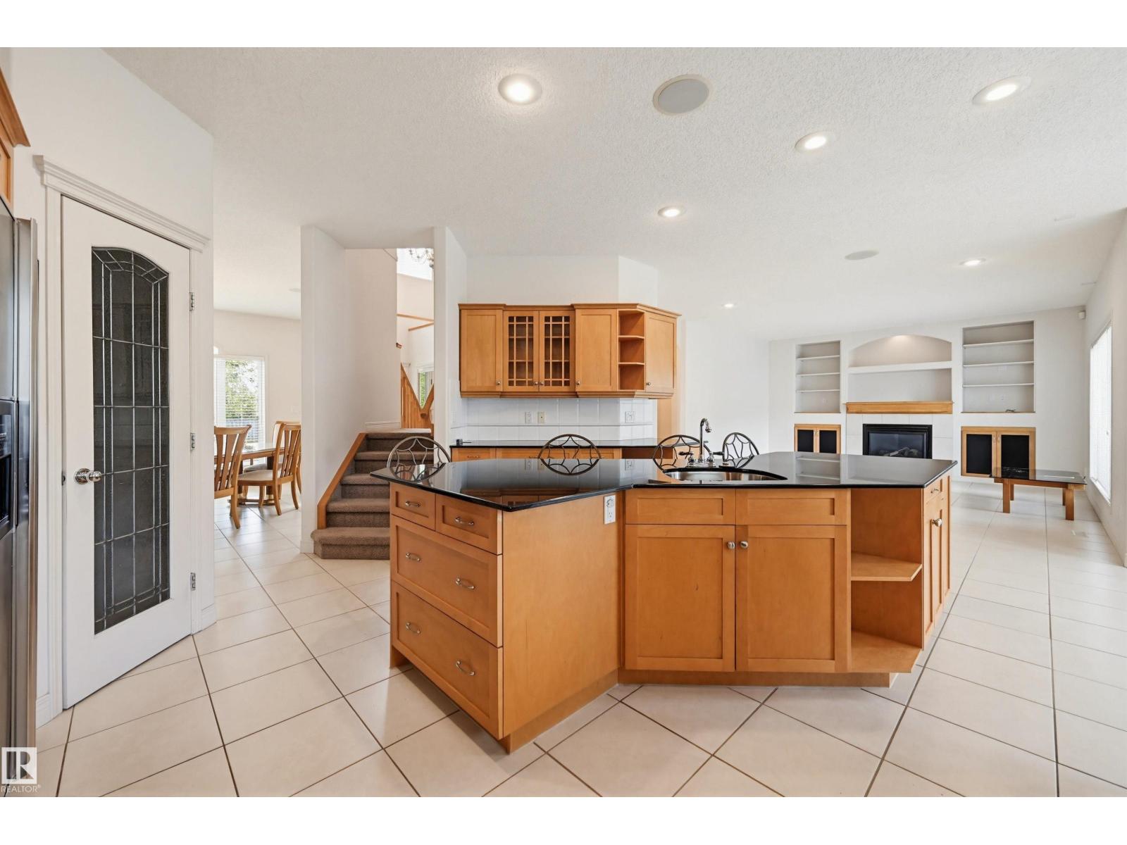 652 HENDERSON ST NW - 11