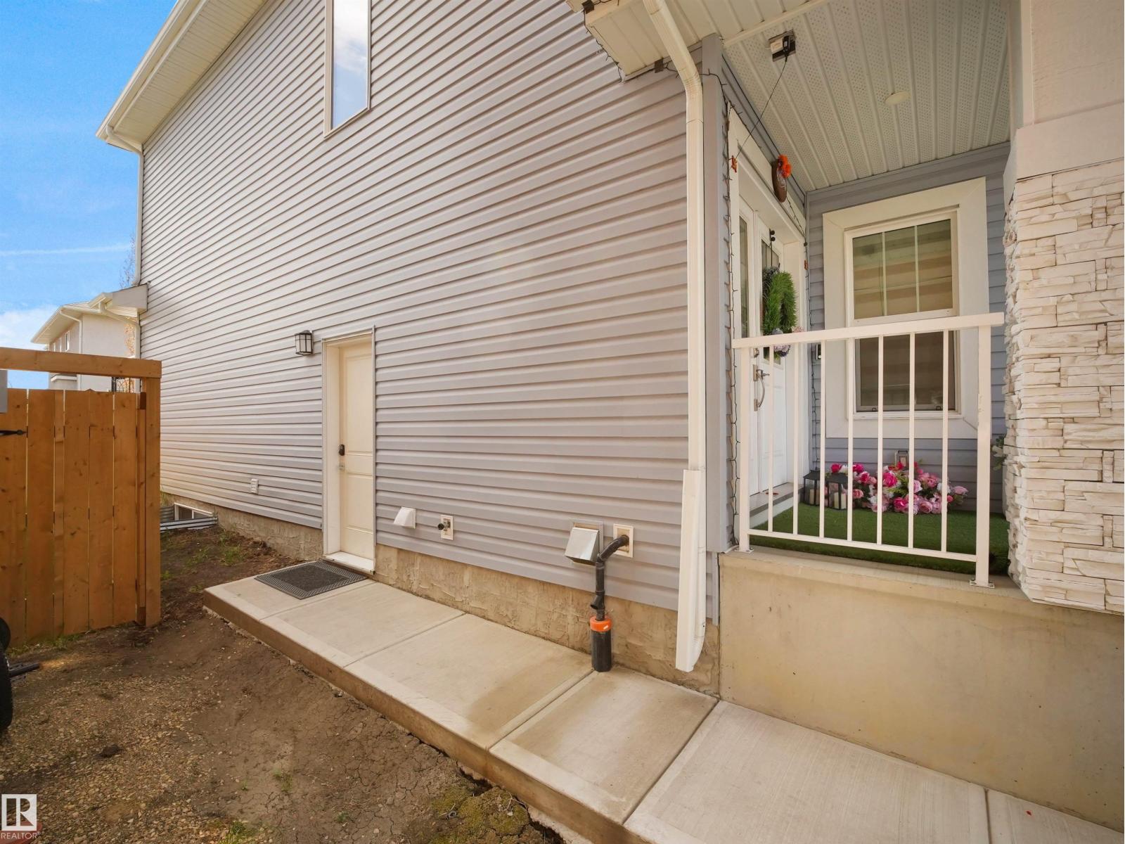 1427 150 AV NW - 4