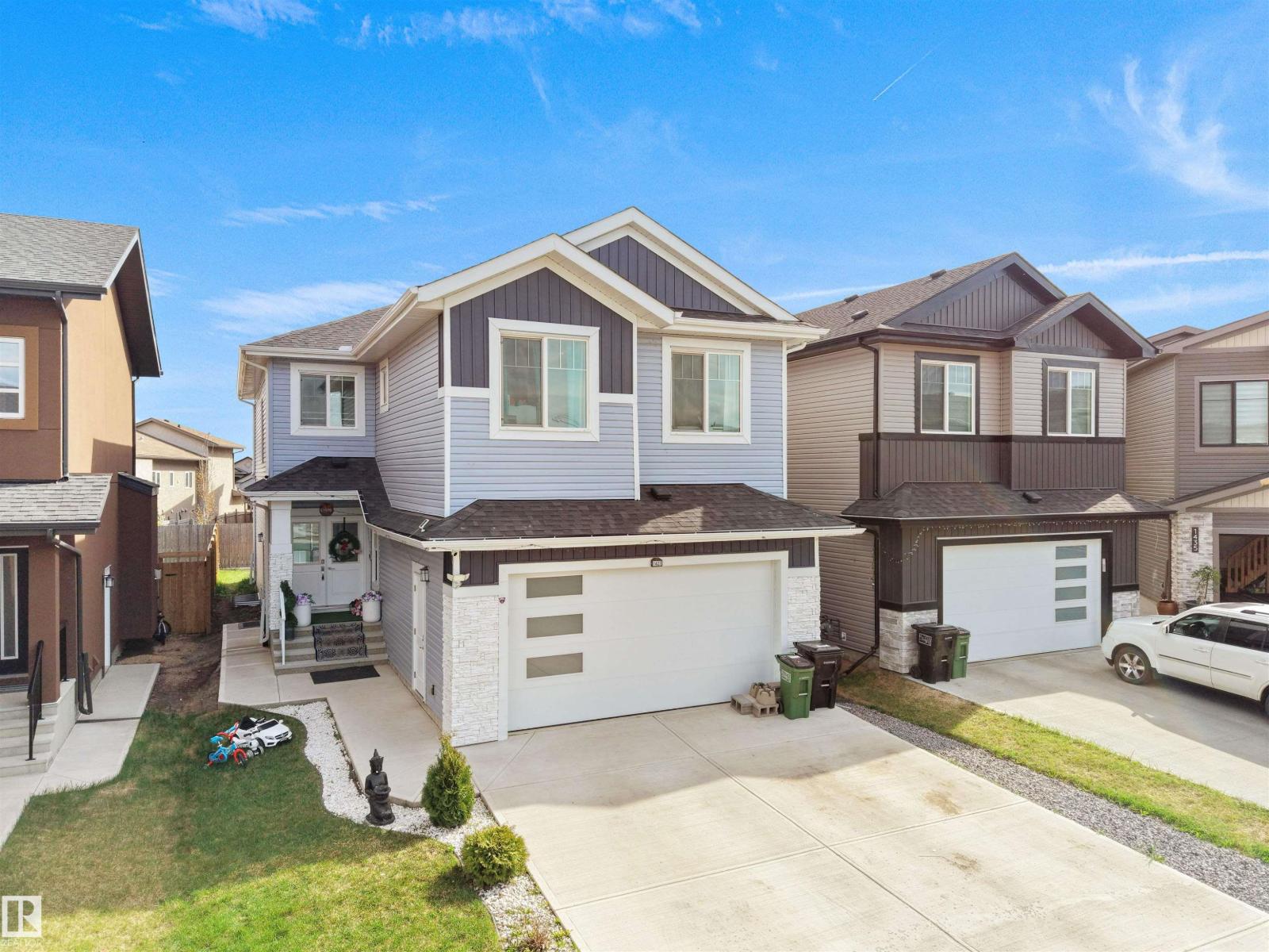 1427 150 AV NW - Image 2