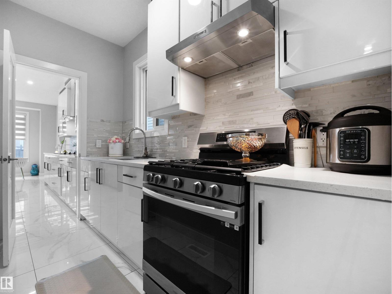 1427 150 AV NW - 12