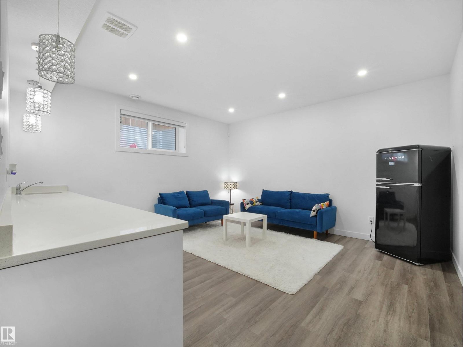 1427 150 AV NW - 52